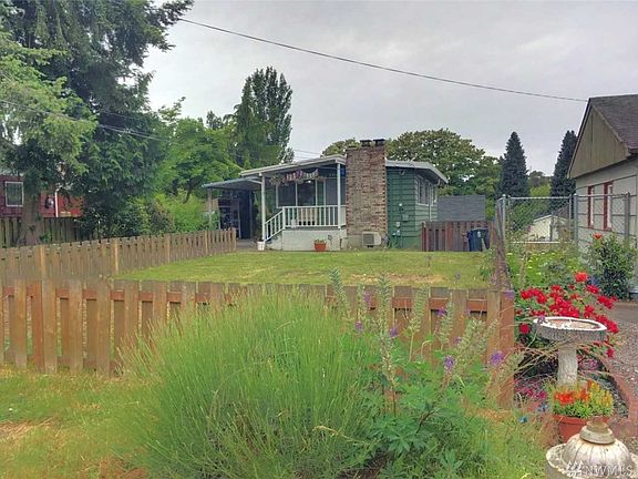 2nd image of 2918 39th Ave NE