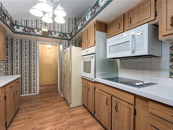 2nd image of 2540 Brantwood Dr