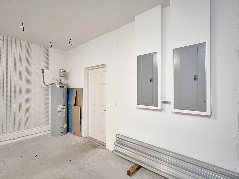 160 Bossieux Blvd — Photo 46