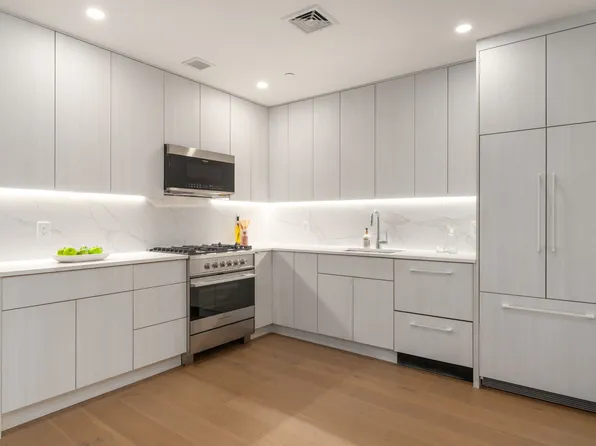 379 Ocean Parkway image 4 of 23