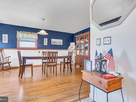 4th image of 206 Keats Ave