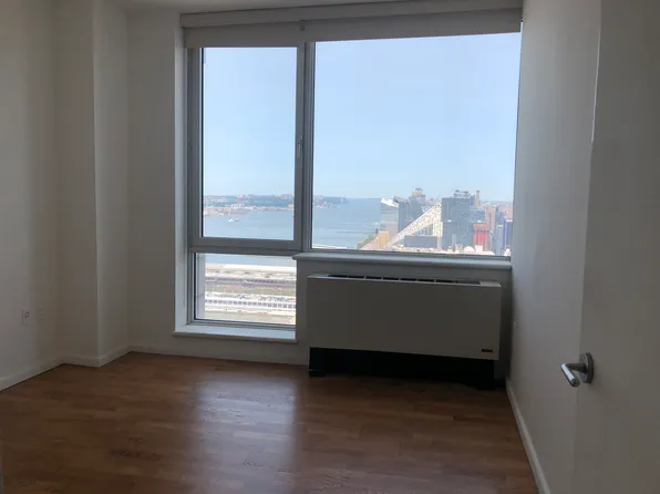 635 West 42nd Street 44F image 3 of 21