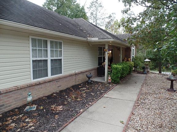 4th image of 19 Headley Cir