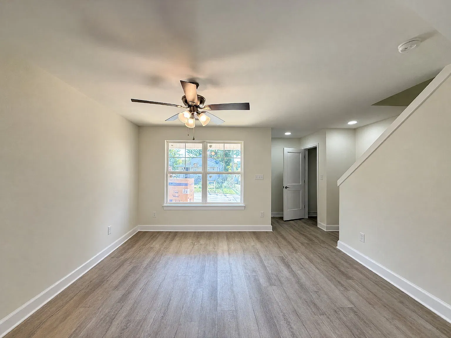 3 bed, 2.5 bath, 1124 sqft, $2,000 — Photo 4