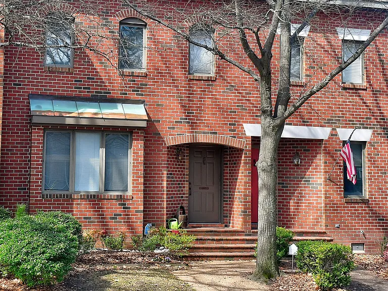 1301 Llewellyn Ave — Photo 1