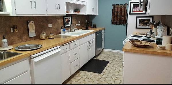2nd image of 201 Thames Pkwy APT 3A