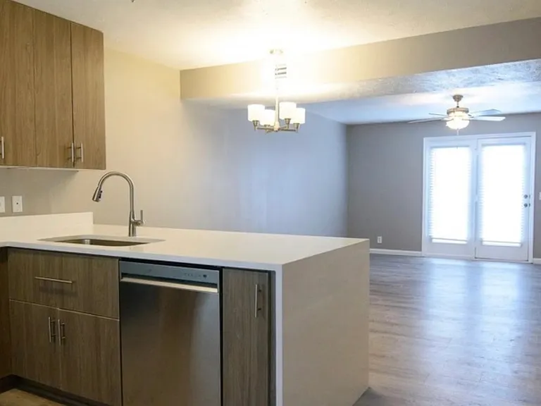 6003 Cullen Dr — Photo 5