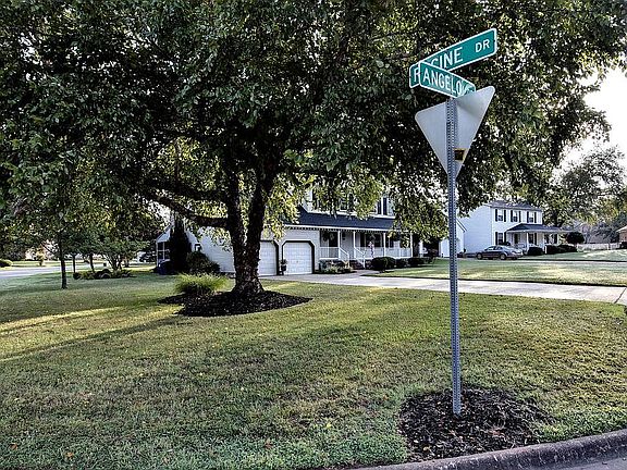 4th image of 77 Angelo Dr