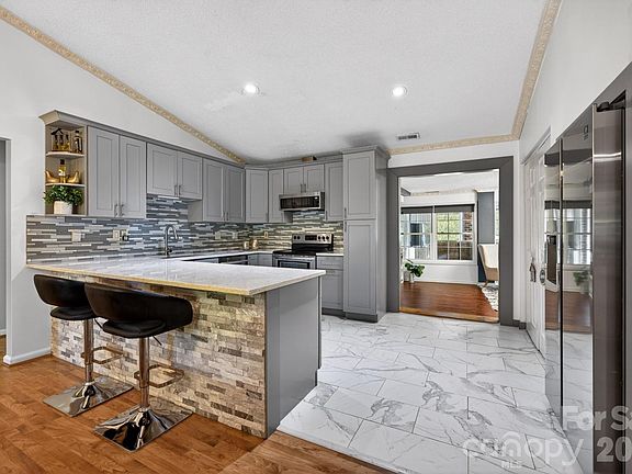 2nd image of 1370 Julius Dr