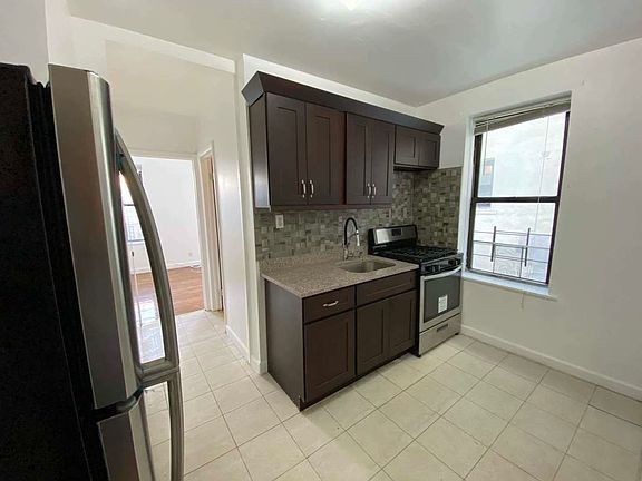 4th image of 2119 27th St APT A3