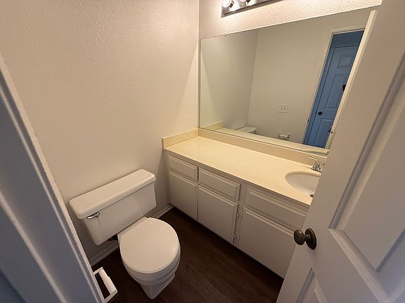 4th image of 5940 Thornhill Dr