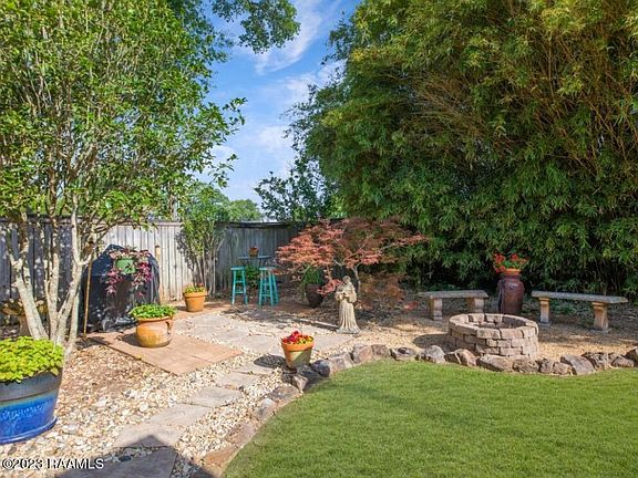 5th image of 23 Oakthorn Ct