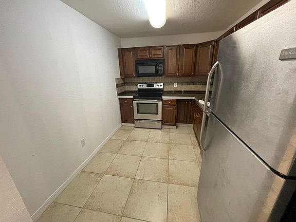 3rd image of 3997 Versailles Dr #F