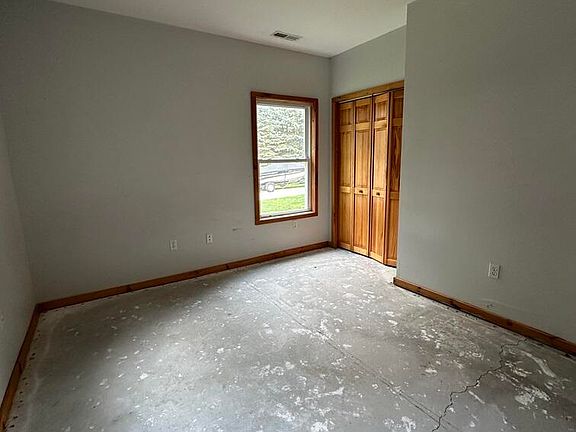 5th image of 2461 Lakeside Dr