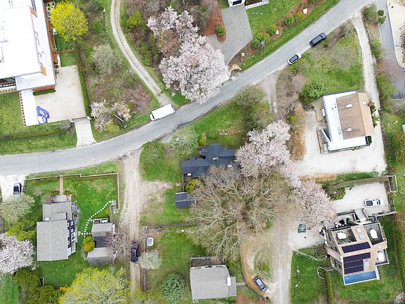 2nd image of 21 S Elroy Dr
