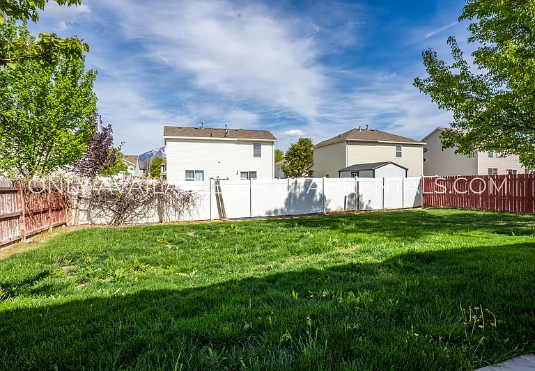 215 S 1050 W — Photo 4