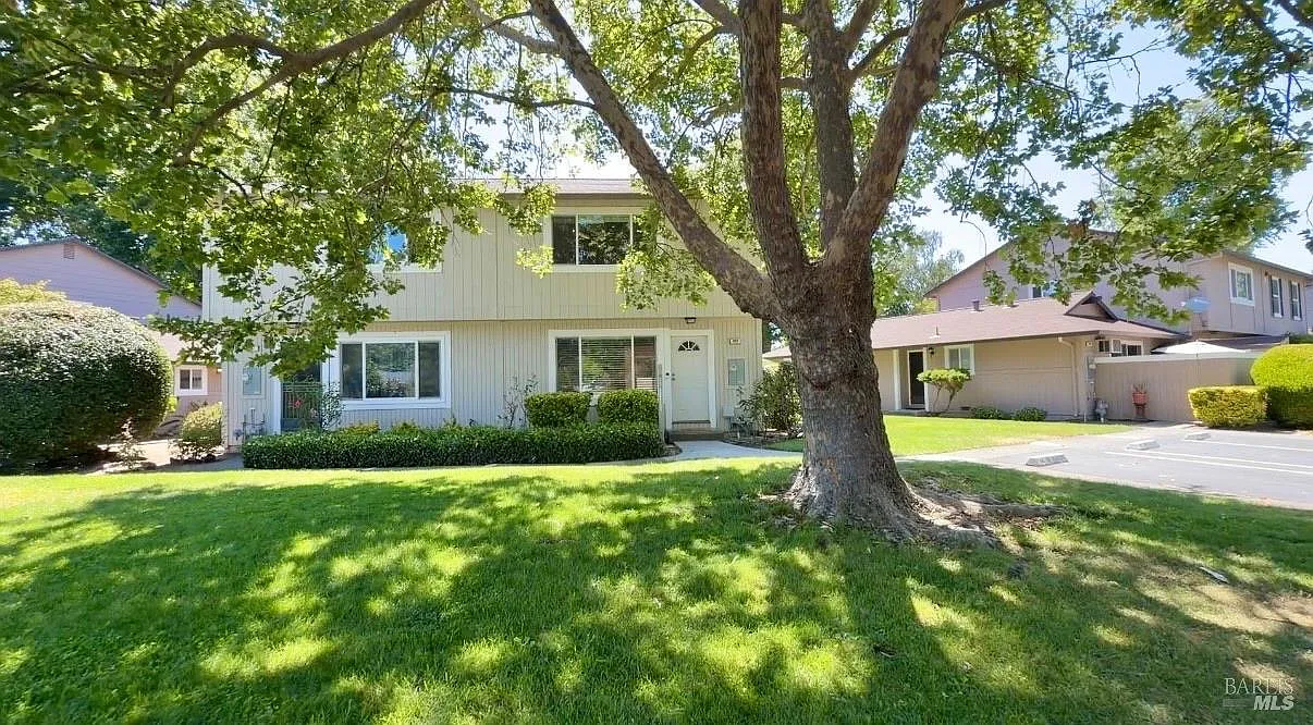 303 Algiers Court - Photo 1