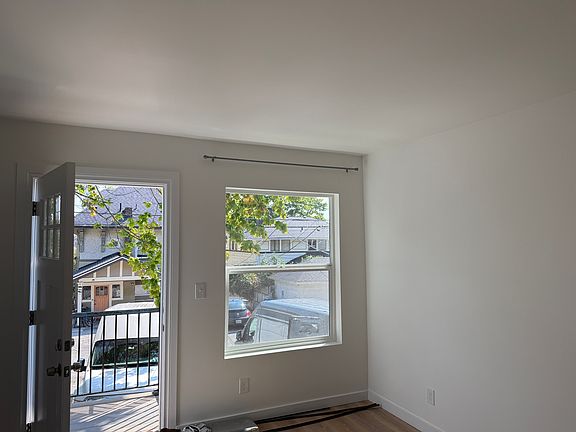 5th image of 5012 17th Ave NE #B