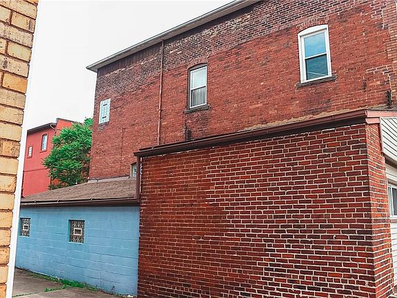 4th image of 189 Washington St