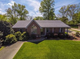 151 Stonepost Rd, Louisville, KY 40229