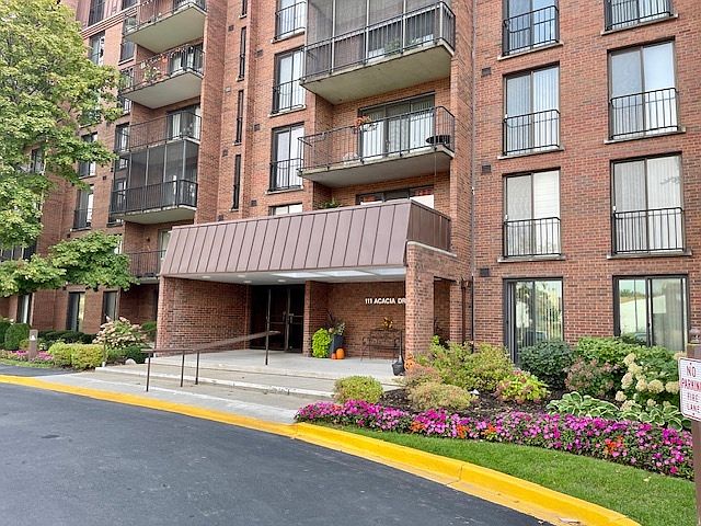 1st image of 111 Acacia Dr APT 215