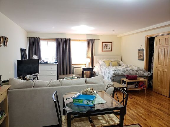 5th image of 2628 30th St APT 1F