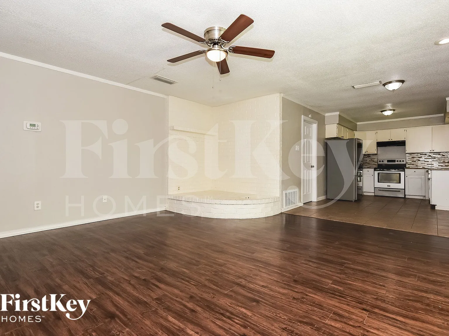 3 bed, 2.0 bath, 1406 sqft, $2,070 — Photo 4