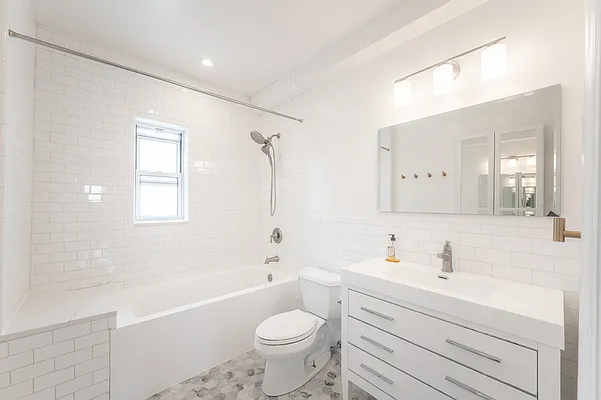 Sold by Modern Spaces | media 17