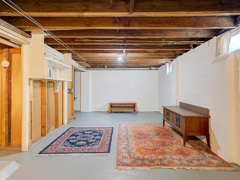 835 Allen St — Photo 34