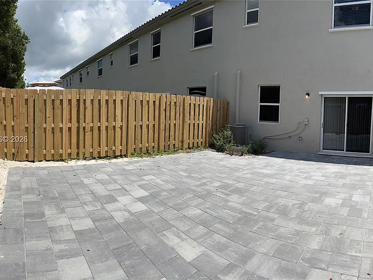 1120 SE 26th Ter #1120 — Photo 38