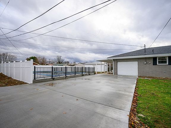 4th image of 1006 Enid Dr
