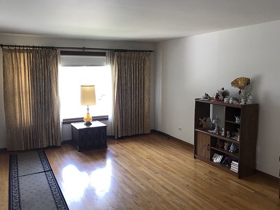 3rd image of 387 Jeffery Ave