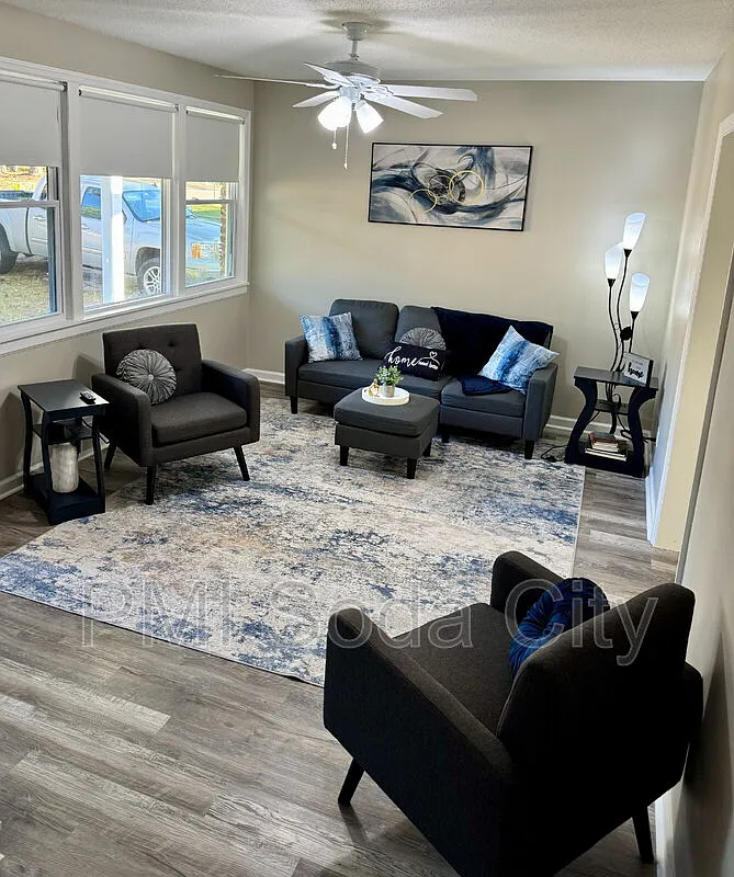 3 bed, 1.0 bath, 1193 sqft, $2,600 — Photo 1