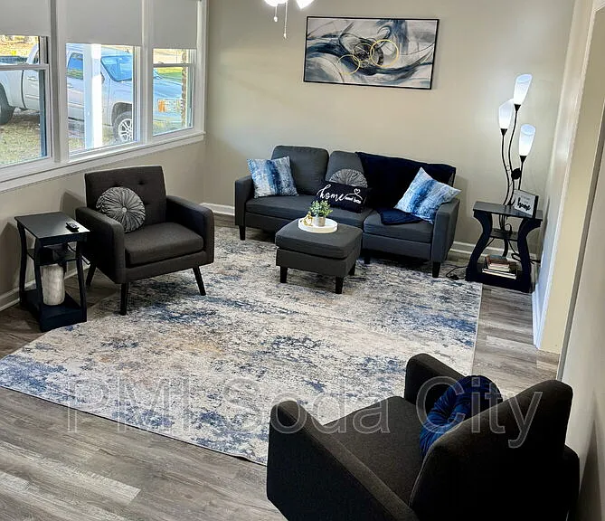 3615 Truman St — Photo 1