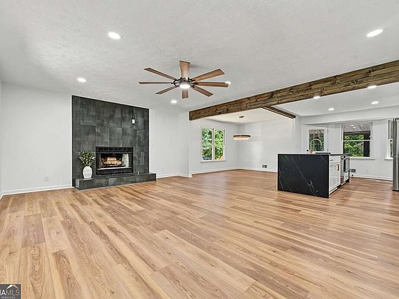 3rd image of 291 Crabapple Ct