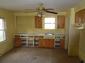 5th image of 23090 Geneva St