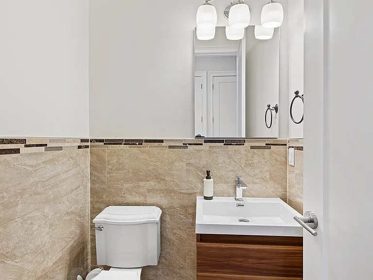 305 New York Ave #2 — Photo 9
