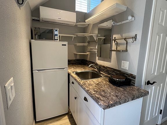 4th image of 1357 Ross St #Y