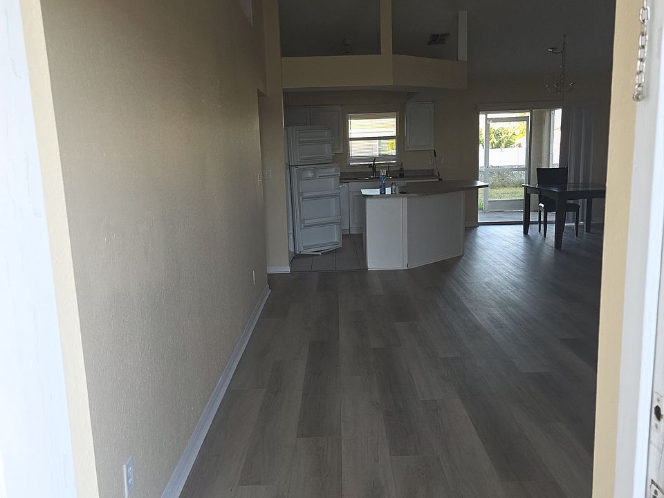2nd image of 1025 NW 15th St