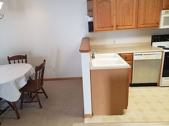 5th image of 263 Wildwood Dr