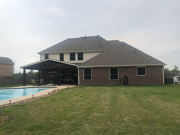Covered patio & pool