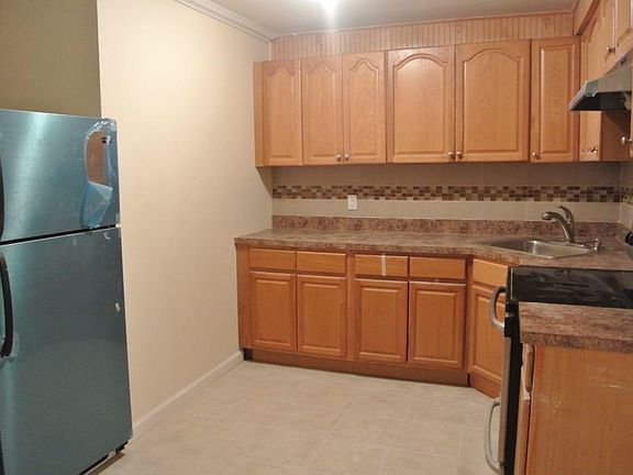 2nd image of 447 Castle Hill Ave