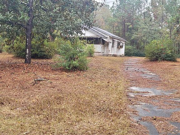 2nd image of 1800 Littleton Cir