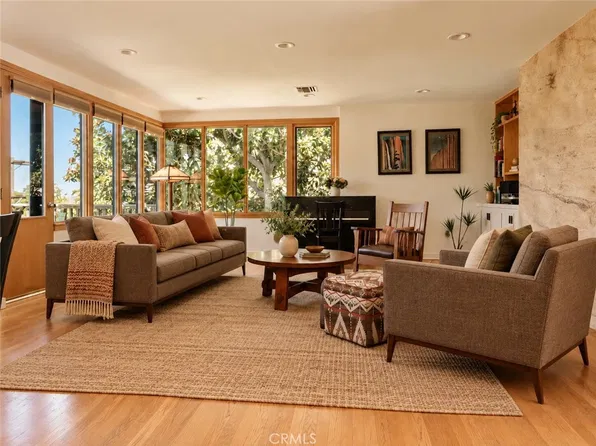 13201 Cheltenham Dr, Sherman Oaks, CA 91423