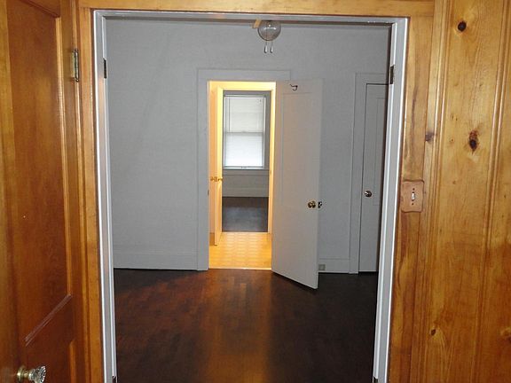 5th image of 1125 W 41st St