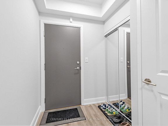 3rd image of 9600 Yonge St #311B