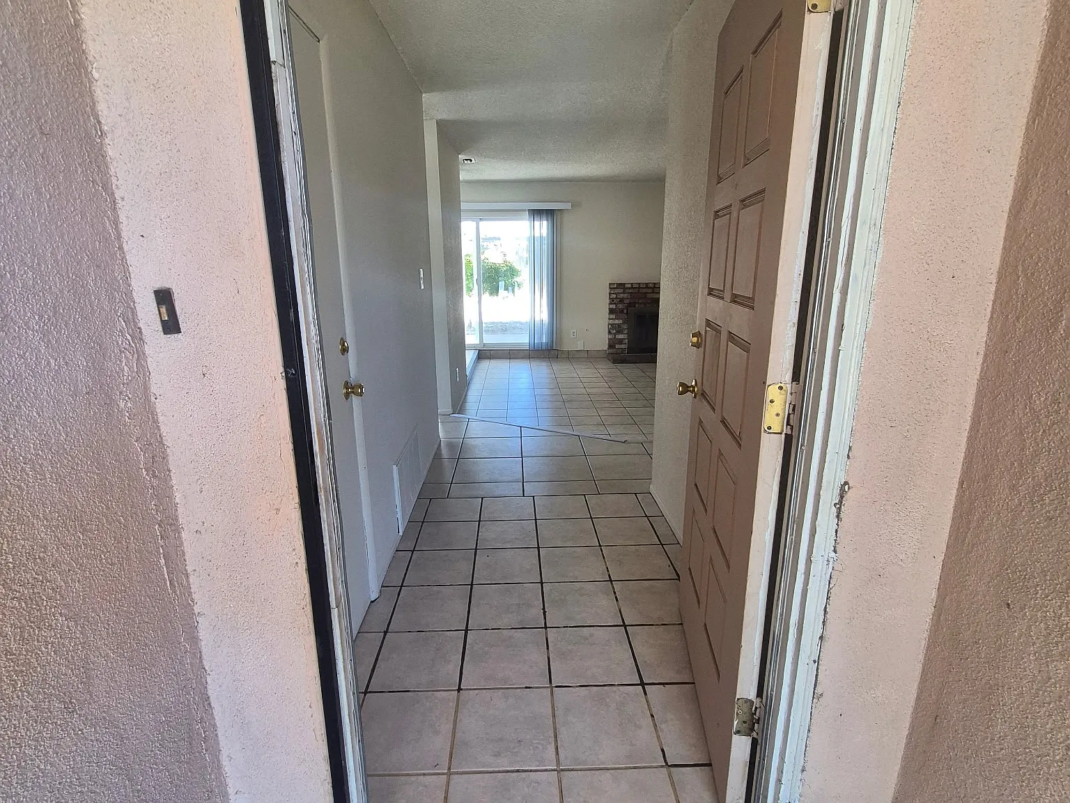 3 bed, 1030 sqft, $2,000 — Photo 3