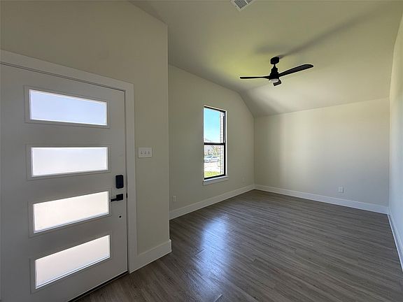4th image of 209 Reliance Rd