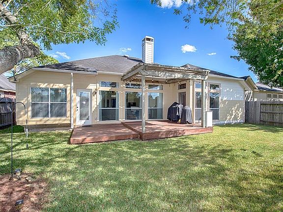 3rd image of 3722 Crescent Dr