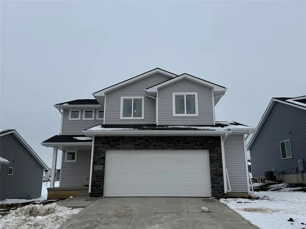 9281 Stillwater Dr, West Des Moines, IA 50266